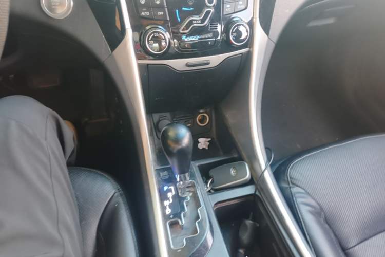 Used Hyundai Sonata 2014 2.4L Automatic Leading Edition China IV Standard Gear Lever