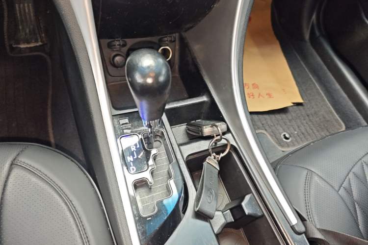Used Hyundai Sonata 2014 2.4L Automatic Leading Edition China V Standard Gear Lever