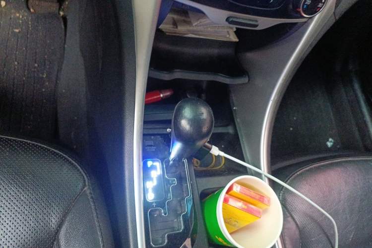 Used Hyundai Sonata 2014 2.4L Automatic Leading Edition China IV Standard Gear Lever