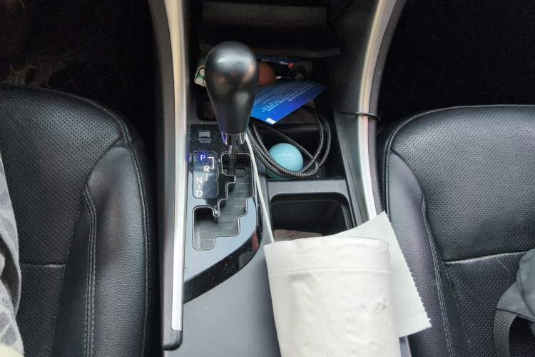 Used Hyundai Sonata 2014 2.0L Automatic Luxury Edition Gear Lever