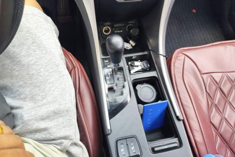 Used Hyundai Sonata 2014 2.4L Automatic Luxury Version China IV Standard Gear Lever