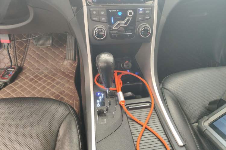 Used Hyundai Sonata 2014 2.0L Automatic Luxury Edition Gear Lever