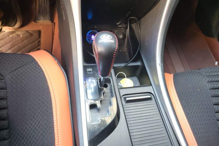 Used Hyundai Sonata 2014 2.4L Automatic Leading Edition China IV Standard Gear Lever