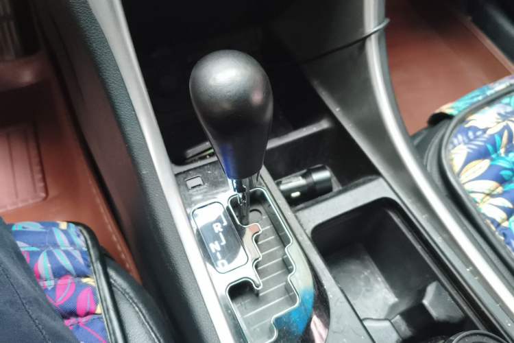 Used Hyundai Sonata 2014 2.4L Automatic Leading Edition China IV Standard Gear Lever