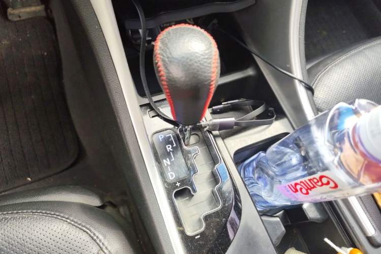 Used Hyundai Sonata 2014 2.4L Automatic Luxury Version China V Standard Gear Lever