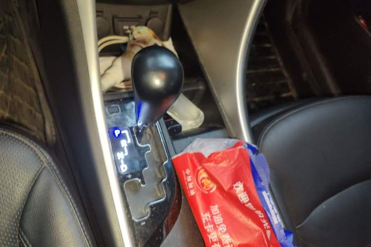 Used Hyundai Sonata 2014 2.4L Automatic Leading Edition China IV Standard Gear Lever
