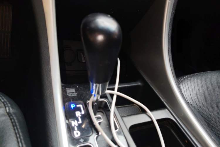 Used Hyundai Sonata 2014 2.0L Automatic Luxury Edition Gear Lever