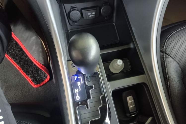 Used Hyundai Sonata 2014 2.0L Automatic Luxury Edition Gear Lever