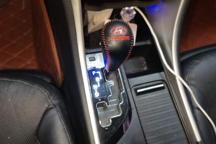 Used Hyundai Sonata 2014 2.4L Automatic Leading Edition China IV Standard Gear Lever