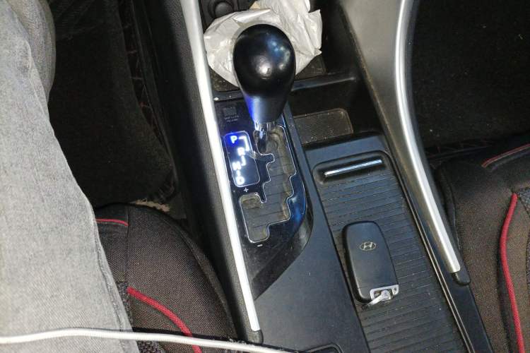 Used Hyundai Sonata 2014 2.0L Automatic Luxury Edition Gear Lever