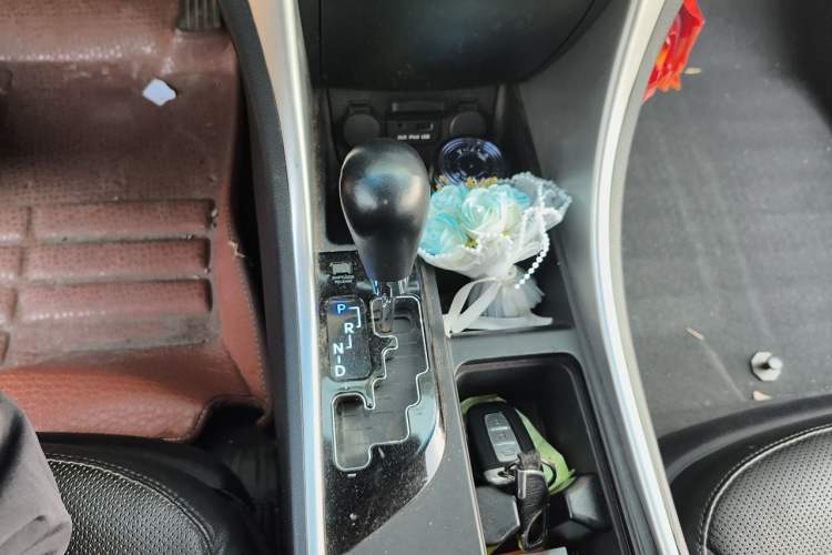 Used Hyundai Sonata 2014 2.4L Automatic Luxury Version China IV Standard Gear Lever