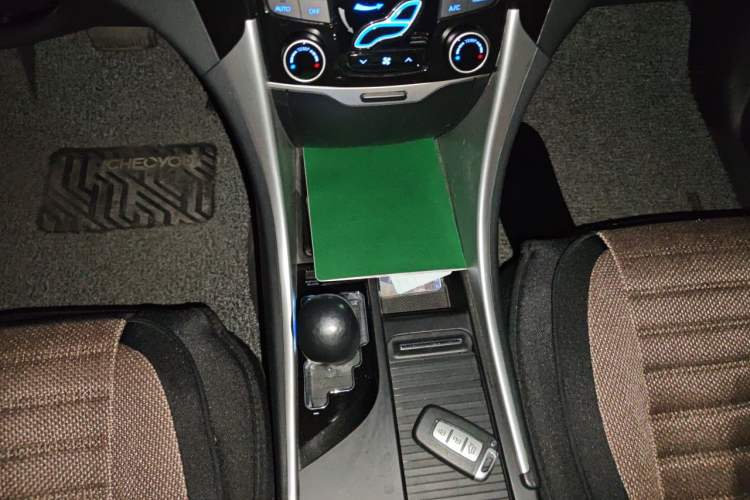 Used Hyundai Sonata 2014 2.4L Automatic Luxury Version China V Standard Gear Lever