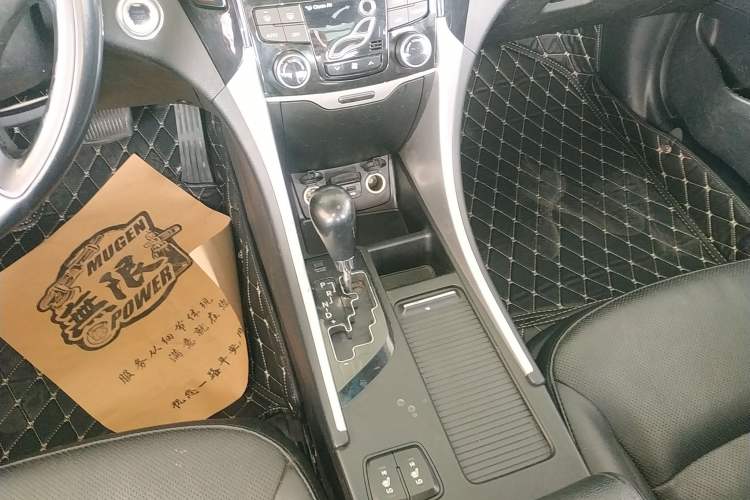 Used Hyundai Sonata 2014 2.4L Automatic Luxury Version China V Standard Gear Lever