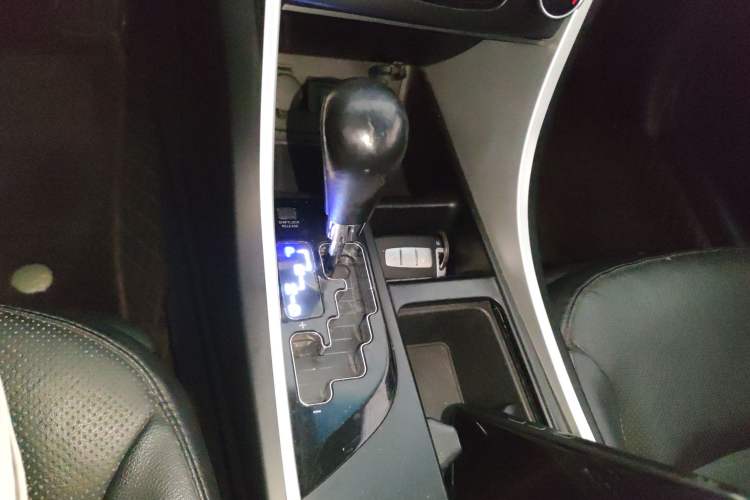 Used Hyundai Sonata 2014 2.4L Automatic Leading Edition China IV Standard Gear Lever