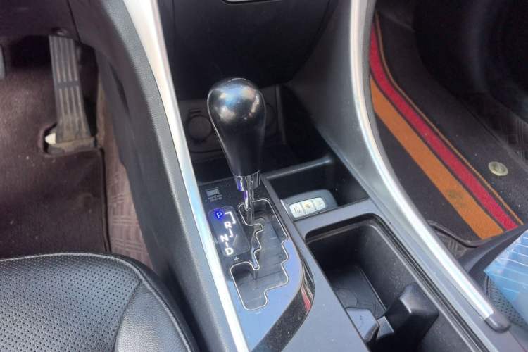 Used Hyundai Sonata 2014 2.4L Automatic Leading Edition China IV Standard Gear Lever