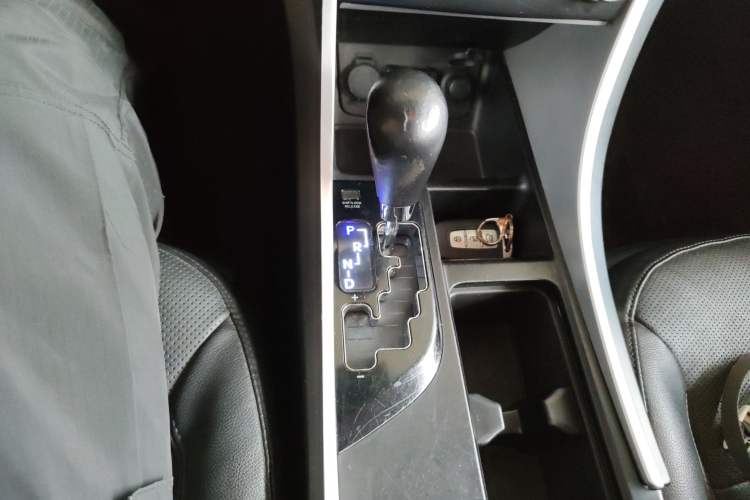 Used Hyundai Sonata 2014 2.4L Automatic Leading Edition China IV Standard Gear Lever