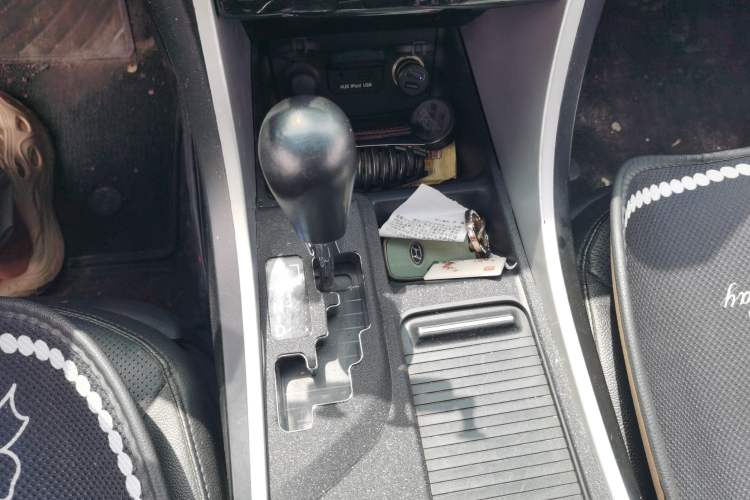 Used Hyundai Sonata 2014 2.4L Automatic Leading Edition China IV Standard Gear Lever