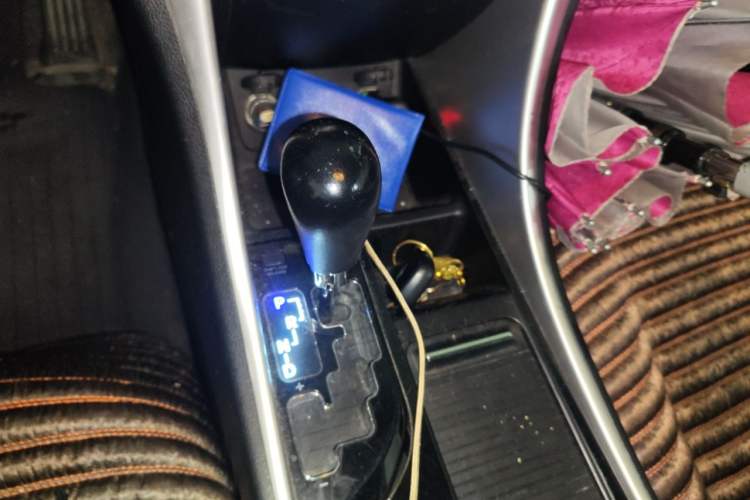 Used Hyundai Sonata 2014 2.4L Automatic Luxury Version China IV Standard Gear Lever