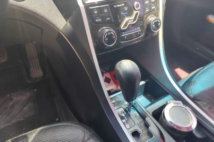 Used Hyundai Sonata 2014 2.4L Automatic Leading Edition China IV Standard Gear Lever