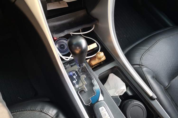 Used Hyundai Sonata 2014 2.4L Automatic Leading Edition China IV Standard Gear Lever
