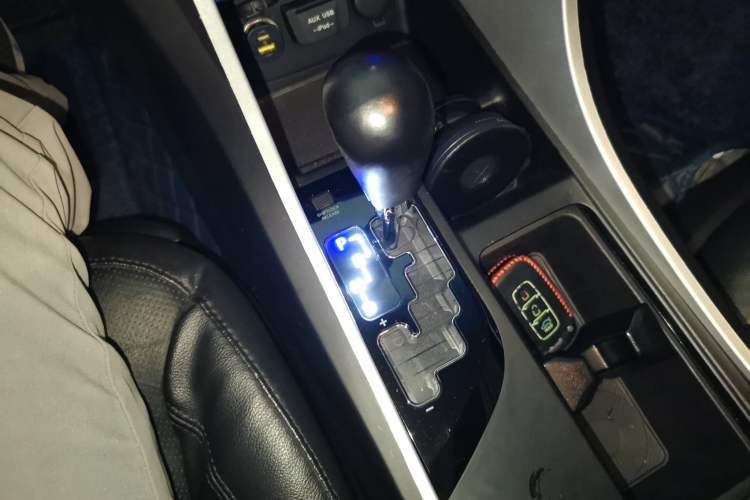 Used Hyundai Sonata 2014 2.0L Automatic Luxury Edition Gear Lever