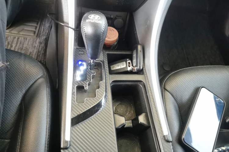 Used Hyundai Sonata 2014 2.0L Automatic Luxury Edition Gear Lever