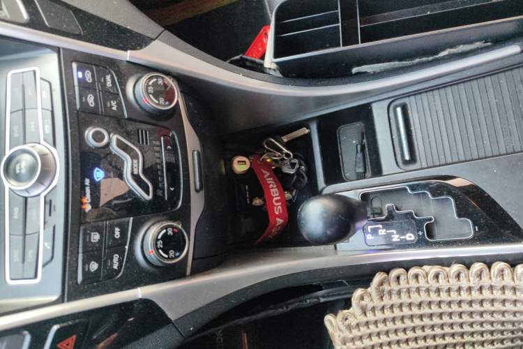 Used Hyundai Sonata 2014 2.0L Automatic Luxury Edition Gear Lever