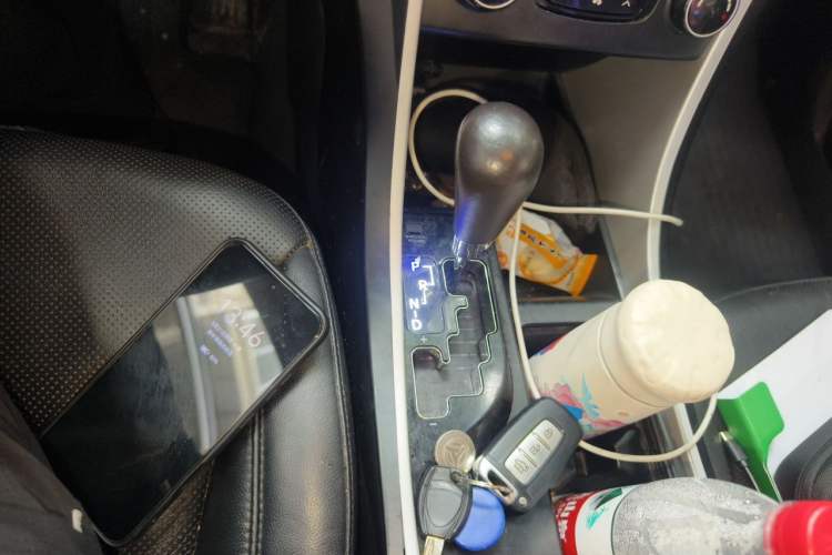 Used Hyundai Sonata 2014 2.4L Automatic Luxury Version China IV Standard Gear Lever