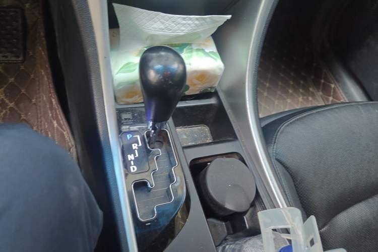 Used Hyundai Sonata 2014 2.0L Automatic Luxury Edition Gear Lever