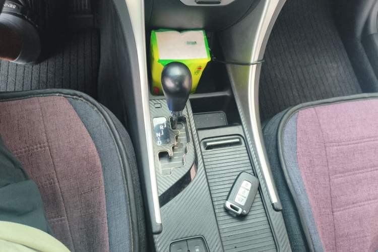 Used Hyundai Sonata 2014 2.4L Automatic Luxury Version China IV Standard Gear Lever