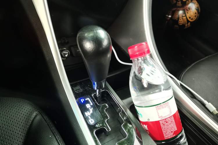 Used Hyundai Sonata 2014 2.0L Automatic Luxury Edition Gear Lever