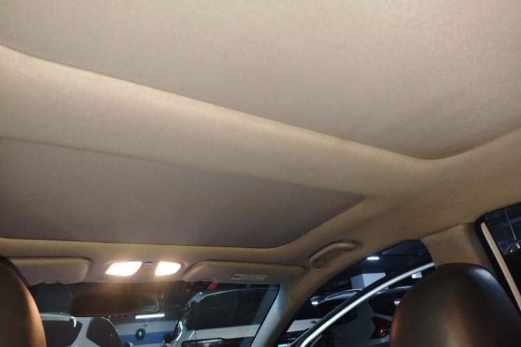 Used Hyundai Sonata 2014 2.4L Automatic Luxury Version China IV Standard Headliner
