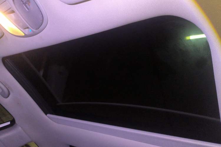 Used Hyundai Sonata 2014 2.4L Automatic Luxury Version China IV Standard Headliner
