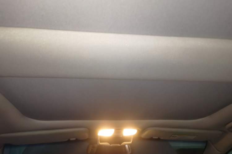 Used Hyundai Sonata 2014 2.4L Automatic Luxury Version China IV Standard Headliner