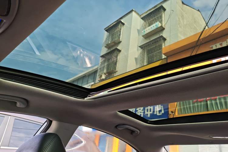 Used Hyundai Sonata 2014 2.0L Automatic Luxury Edition Headliner