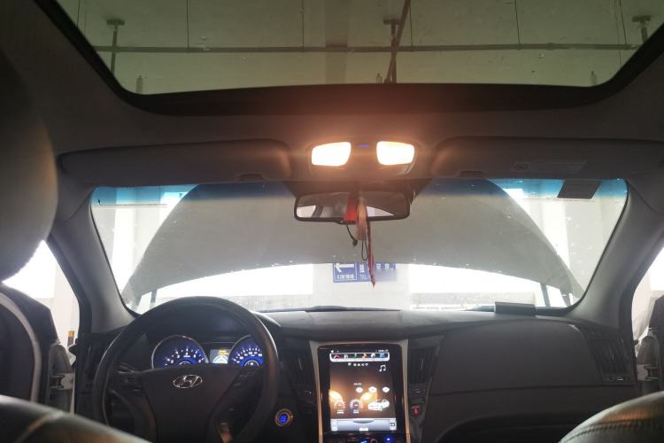 Used Hyundai Sonata 2014 2.4L Automatic Luxury Version China IV Standard Headliner