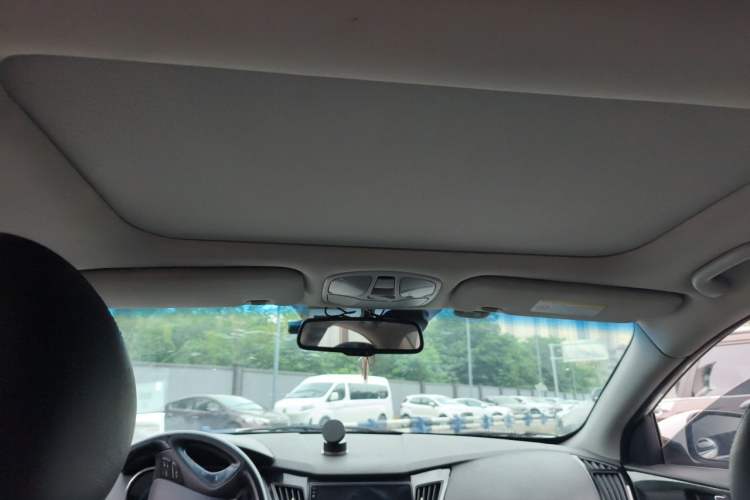 Used Hyundai Sonata 2014 2.4L Automatic Luxury Version China IV Standard Headliner