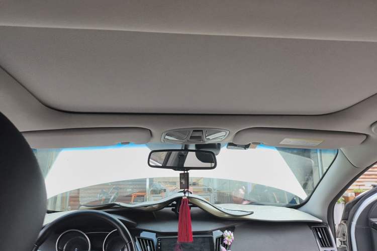 Used Hyundai Sonata 2014 2.4L Automatic Luxury Version China IV Standard Headliner