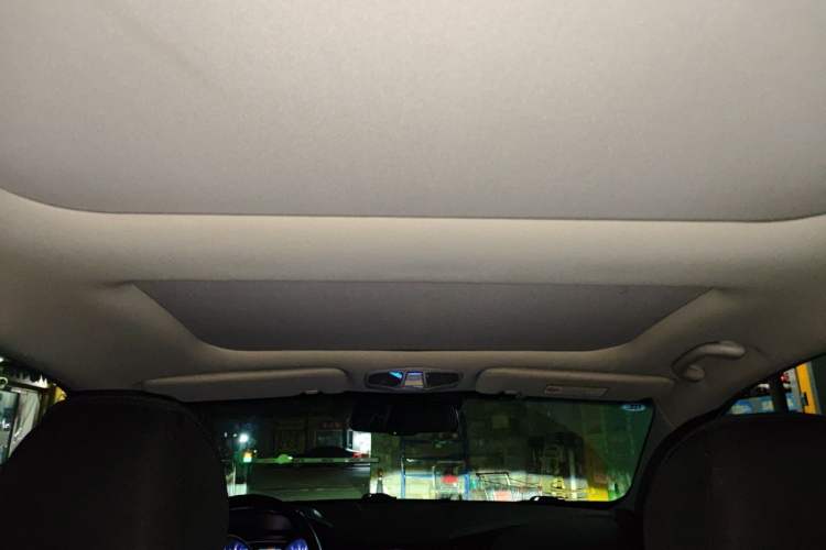 Used Hyundai Sonata 2014 2.4L Automatic Luxury Version China V Standard Headliner