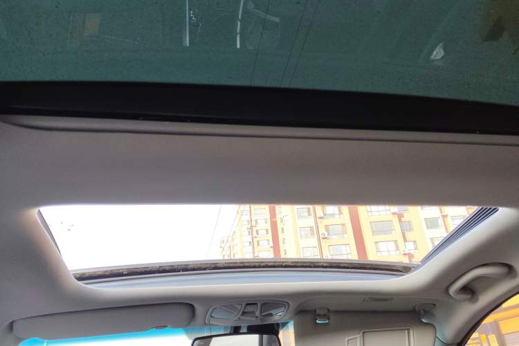 Used Hyundai Sonata 2014 2.4L Automatic Luxury Version China IV Standard Headliner