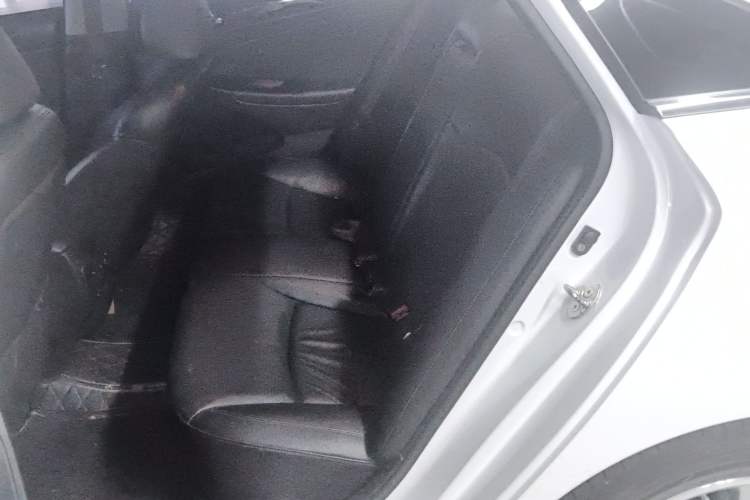 Used Hyundai Sonata 2014 2.4L Automatic Leading Edition China IV Standard Interior 1