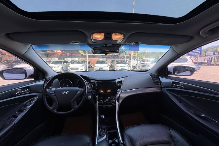Used Hyundai Sonata 2014 2.0L Automatic Luxury Edition Interior 1