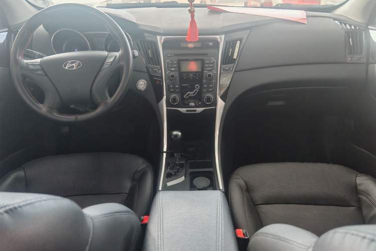 Used Hyundai Sonata 2014 2.0L Automatic Luxury Edition Interior 1