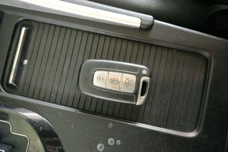 Used Hyundai Sonata 2014 2.4L Automatic Luxury Version China V Standard Interior 1