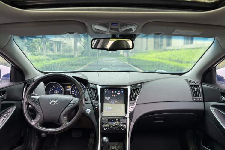 Used Hyundai Sonata 2014 2.4L Automatic Leading Edition China IV Standard Interior 1