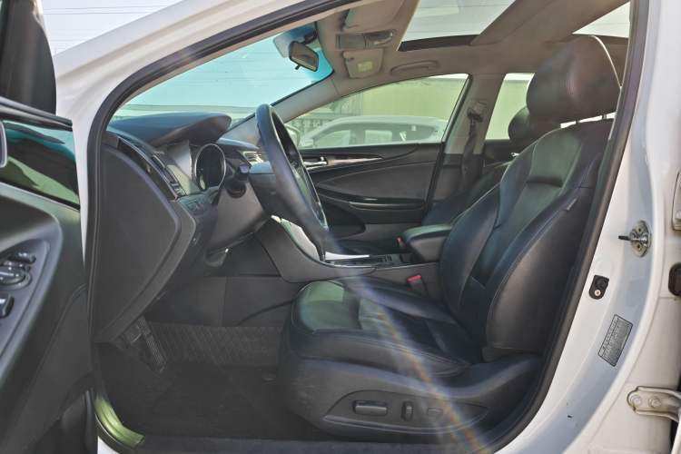 Used Hyundai Sonata 2014 2.4L Automatic Leading Edition China IV Standard Interior 1