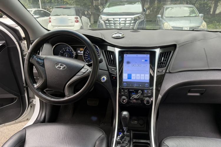 Used Hyundai Sonata 2014 2.4L Automatic Leading Edition China IV Standard Interior 2