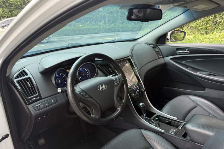 Used Hyundai Sonata 2014 2.4L Automatic Leading Edition China IV Standard Interior 2
