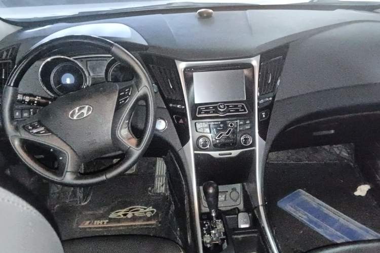 Used Hyundai Sonata 2014 2.4L Automatic Leading Edition China IV Standard Interior 3