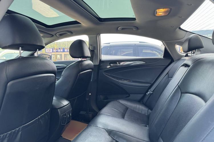 Used Hyundai Sonata 2014 2.0L Automatic Luxury Edition Interior 3